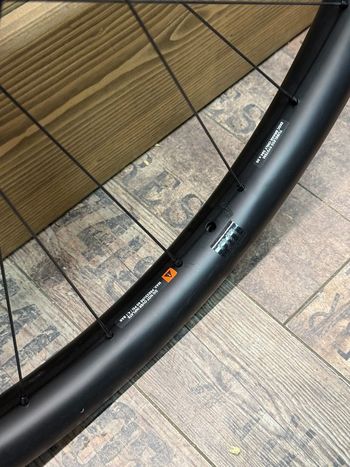 Used Giant TRX 2 Carbon Wheelset MX Mullet 29/27.5 2025 bike — image 6 of 6