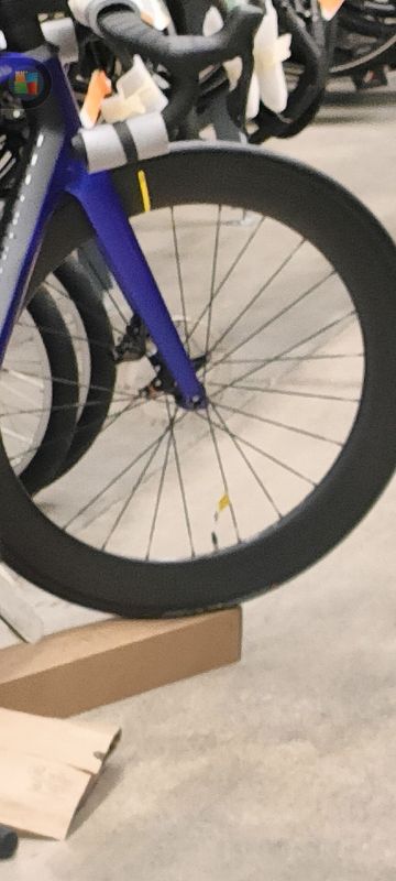 Used Mavic Cosmic Carbone 65 SL Disk 2025 bike — image 1 of 3