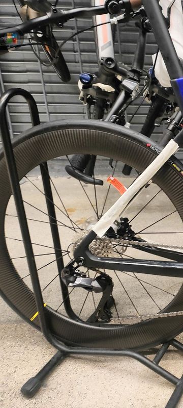 Used Mavic Cosmic Carbone 65 SL Disk 2025 bike — image 2 of 3