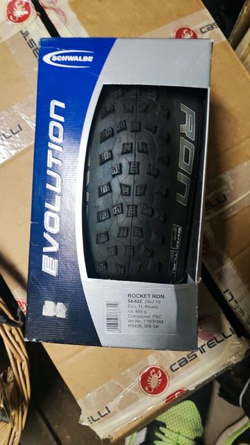 Schwalbe Rocket Ron Tyres & Tubes d'occasion