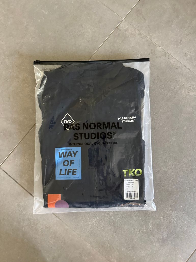 Used Pas Normal Studios T.K.O. Essential Shield Jacket 2025 bike — image 4 of 7