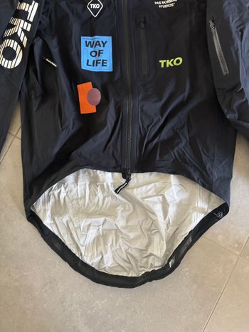 Used Pas Normal Studios T.K.O. Essential Shield Jacket 2025 bike — image 7 of 7