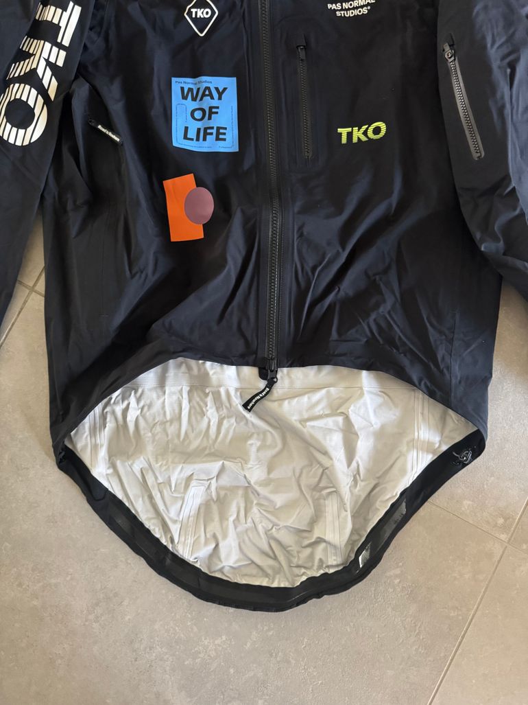 Used Pas Normal Studios T.K.O. Essential Shield Jacket 2025 bike — image 7 of 7