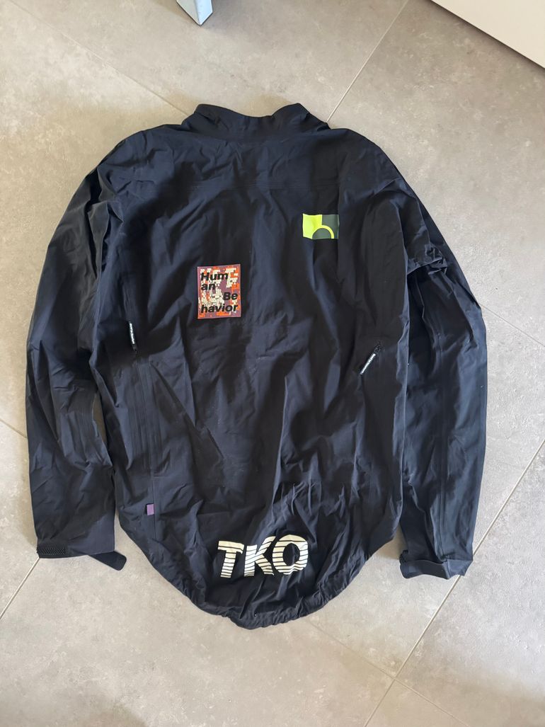 Used Pas Normal Studios T.K.O. Essential Shield Jacket 2025 bike — image 5 of 7