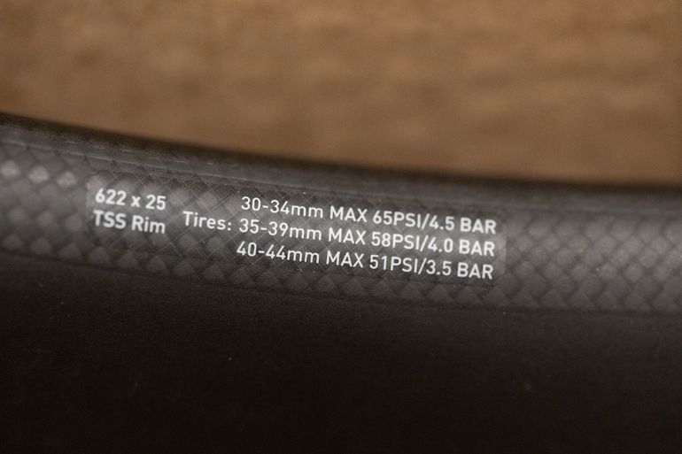 Used Zipp Zipp 303 SW AXS 2025 bike — image 6 of 8