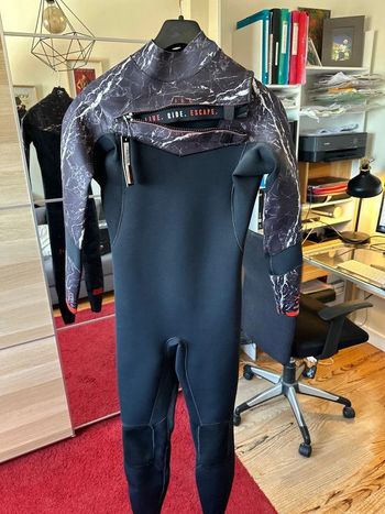 sooruz X1GBS 4/3 mm Fullsuit Black/marble 2023 Watersport Clothing de segunda mano