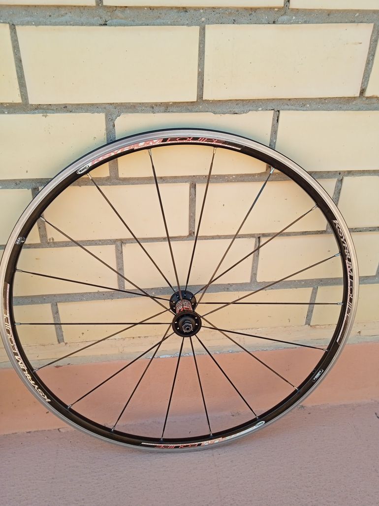 Used Mavic Mavic Ksyrium Equipe Road 2012 bike — image 1 of 8