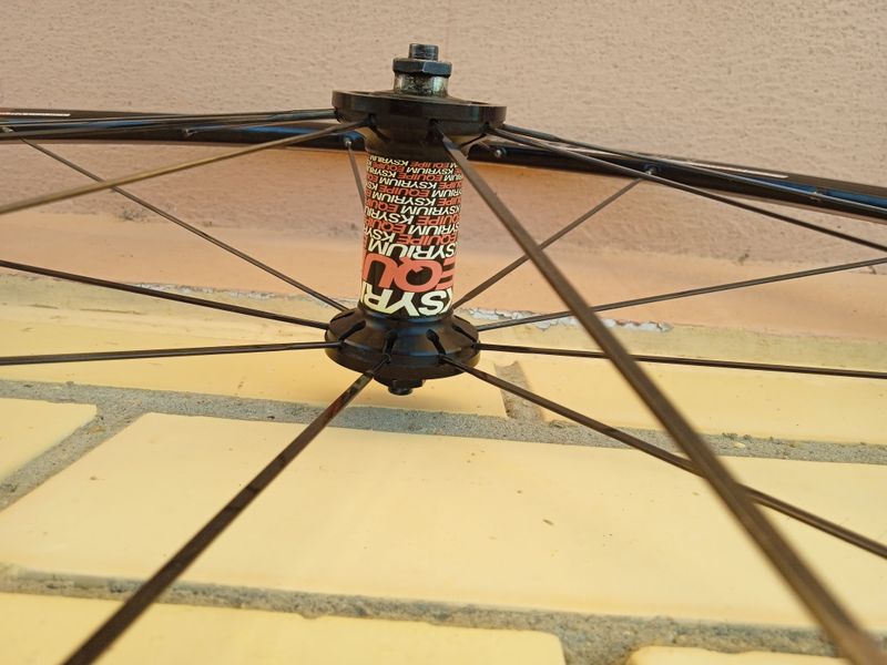 Used Mavic Ksyrium Equipe Road 2012 bike — image 4 of 8