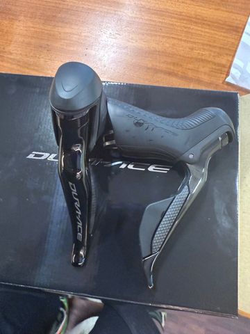 Brugt Shimano Schalthebel ST-R9150 Di2 links und rechts für Felgenbremse Drivetrain & Pedals