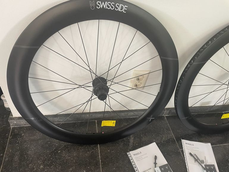 Used SwissSide Swiss Side full carbon Hadron2 classic wielset DT Swiss 370 naven 2025 bike — image 2 of 7
