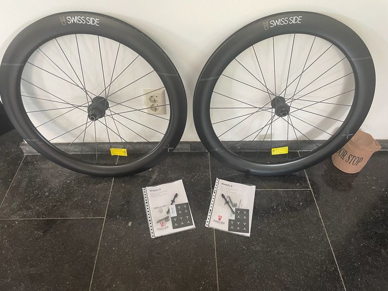 Used SwissSide Swiss Side full carbon Hadron2 classic wielset DT Swiss 370 naven 2025 bike — image 3 of 7