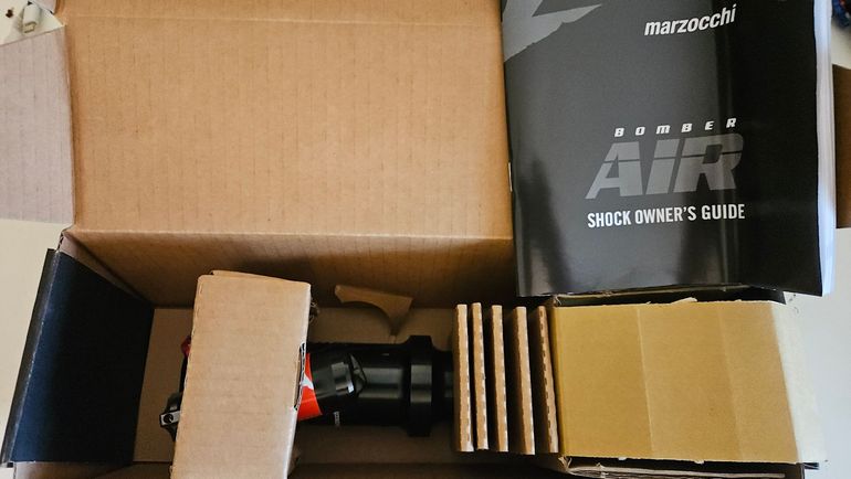 Used Marzocchi Bomber Air A Trunnion Sweep-Adj. Evol LV 0.2 Spacer 2025 bike — image 7 of 8