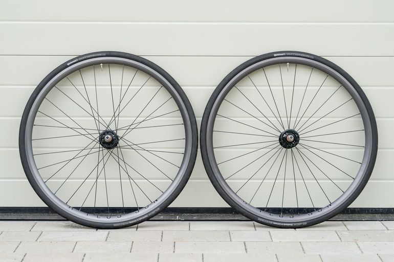 Used H Plus Son Archetype Track/Fixie Wheelset Gun Metal 28/32 2014 bike — image 1 of 5