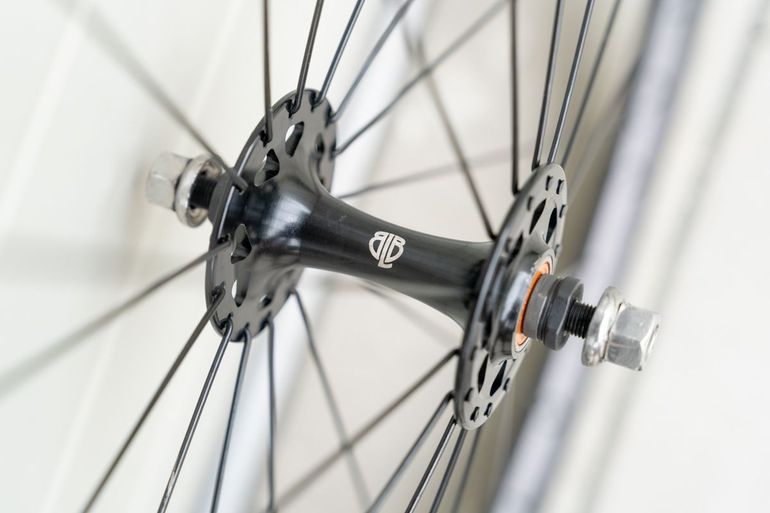 Used H Plus Son Archetype Track/Fixie Wheelset Gun Metal 28/32 2014 bike — image 3 of 5