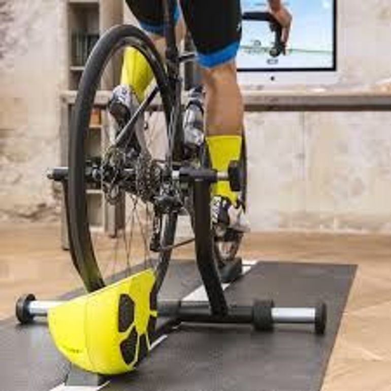 Used Bkool Rullo Smart  Pro 2 interattivo + supporto ruota anteriore bike — image 2 of 3