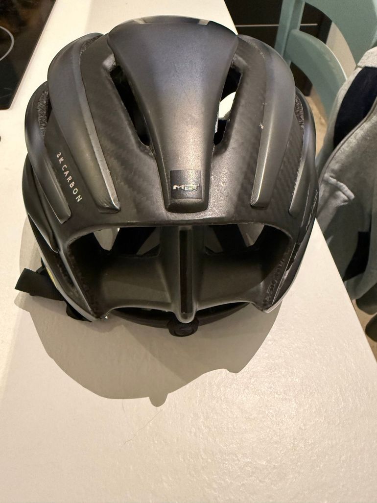 Used MET 3kcarbon 2023 bike — image 5 of 8