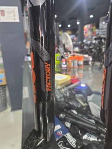 Brugt Fox 34 FACTORY STEP CAST 2025 bike — billede 4 af 5