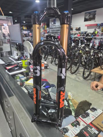 Fox 34 FACTORY STEP CAST 2025 Fork d'occasion