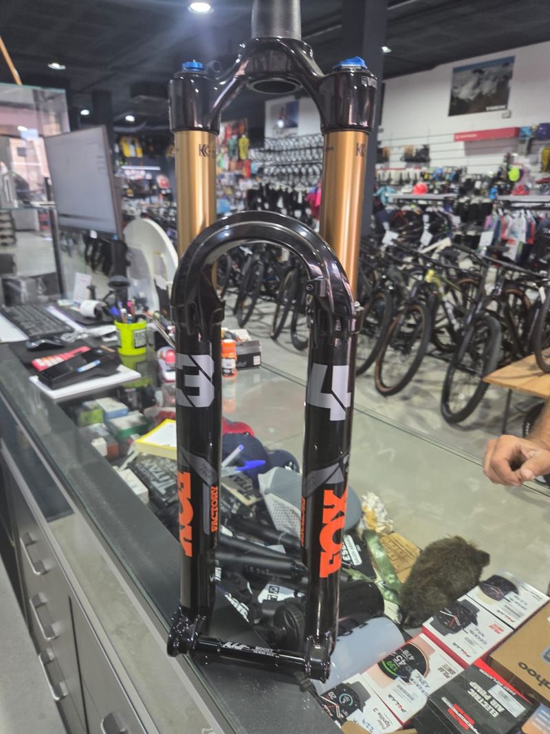 Używany Fox 34 FACTORY STEP CAST 2025 Fork