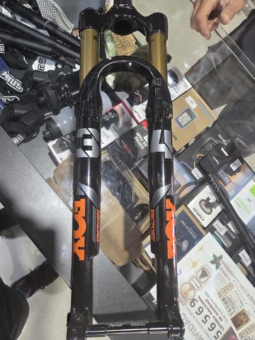 Brugt Fox 34 FACTORY STEP CAST 2025 bike — billede 2 af 5