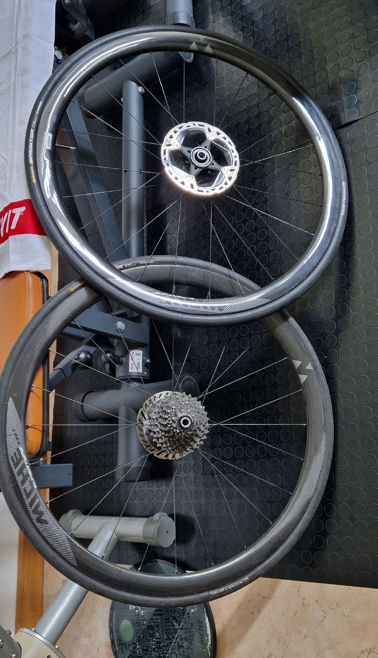 Used Altro Miche supertype 336T cuscinetti ceramici. Tubolare profilo da 35. 1230 grammi la copia circa con 1000 km circa corpetto schimano. 2023 bike — image 2 of 2