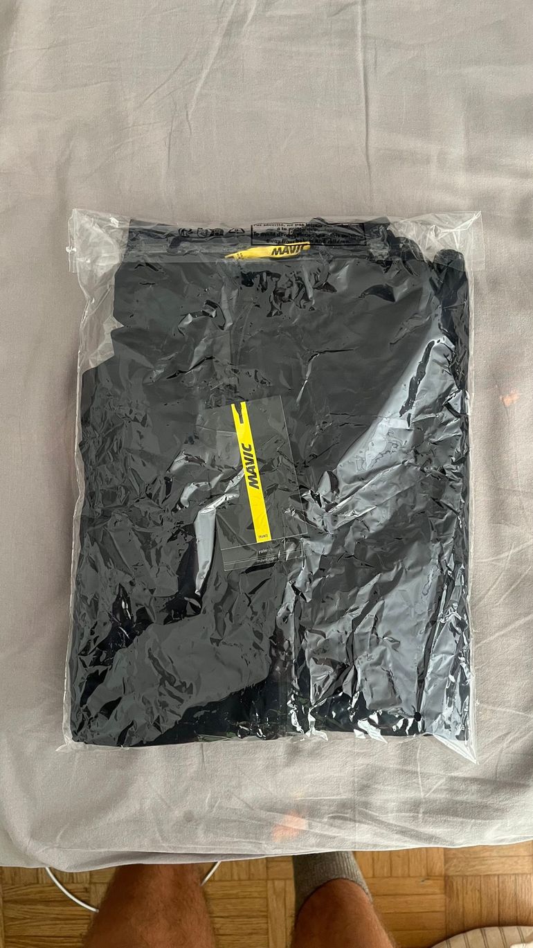 Used Mavic Cosmic H2O Jacket M 2024 bike — image 5 of 6