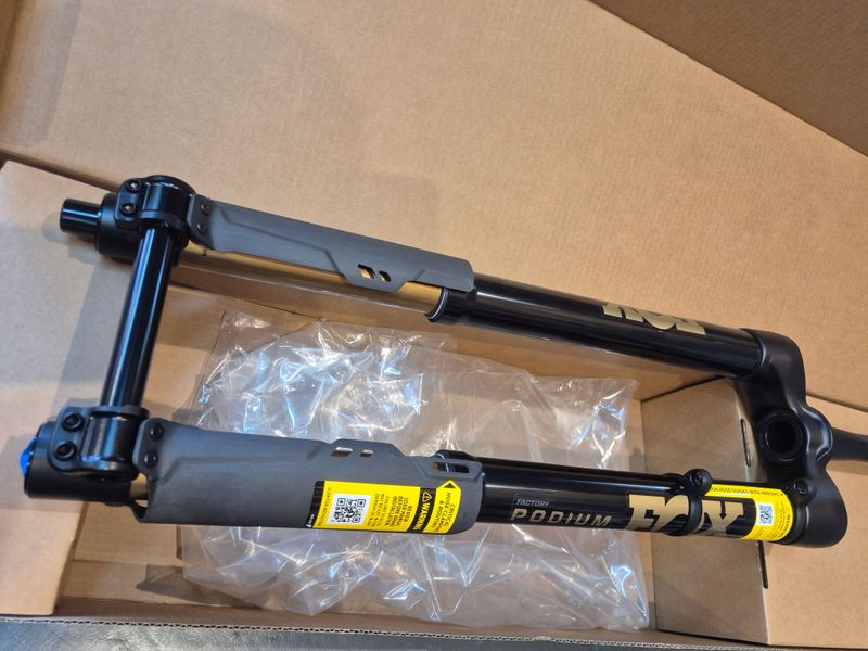 Used Fox Podium Factory GRIP X2 29" 170mm 20x110mm 68HT Fork
