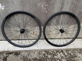 Używany Bontrager Aeolus Elite 35 TLR Disc Carbon Wheelset 2023 Wheels