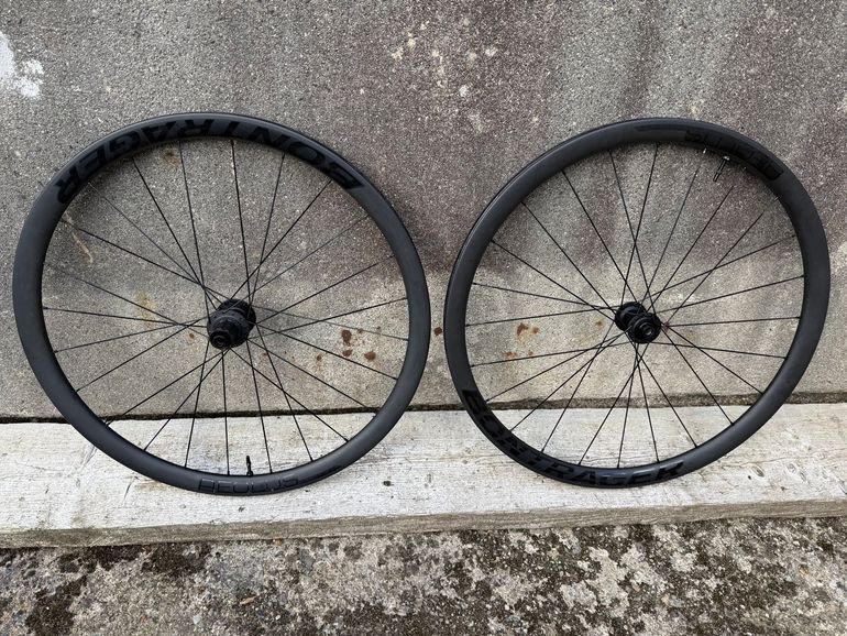 Bontrager Aeolus Elite 35 TLR Disc Carbon Wheelset 2023