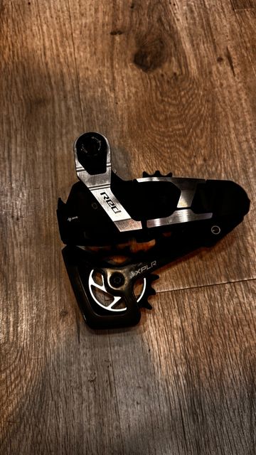 Použité Sram Cambio RED XPLR E1 AXS 13V Max 46D UDH (Batería No incluida) 2025 Drivetrain & Pedals