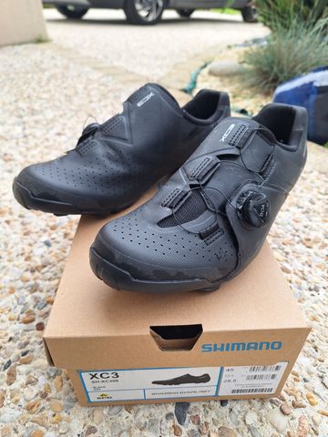 SHIMANO Chaussures SH-XC300 45 Noir 2024 Cycling Shoes d'occasion