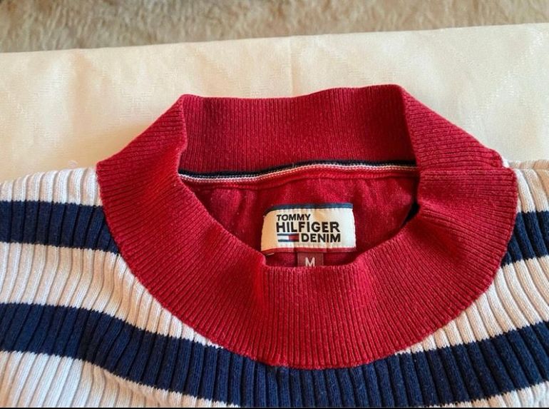 Used Tommy Hilfiger , pull rayé bleu marine et rouge, en Coton Épais Femme M 2022 bike — image 3 of 3