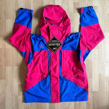 Tweedehands Nike ACG Gore-Tex Jacket Rush Pink/Hyper Royal Outdoor Clothing