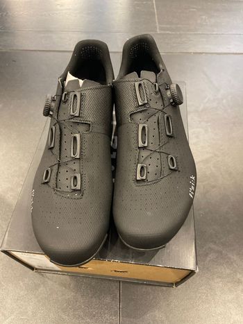 Used Fizik tempo decos-Carbon 2024 bike — image 3 of 3