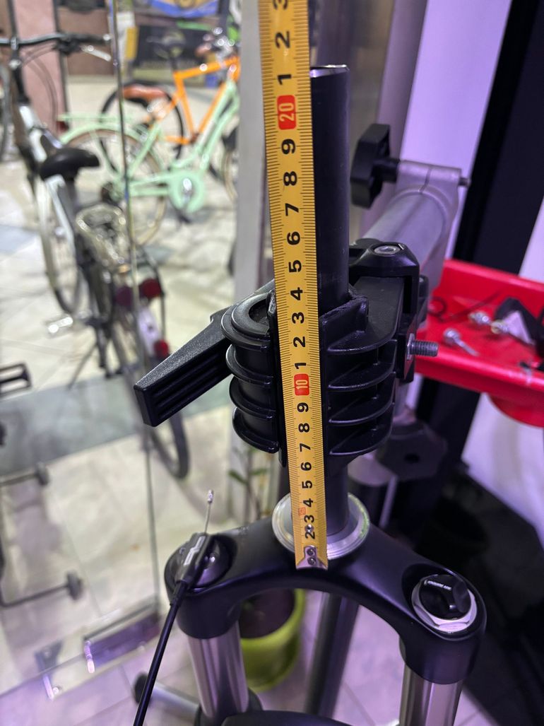 Used Sr Suntour raidon 100 2024 bike — image 5 of 5