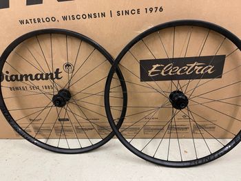 Tweedehands Bontrager Line Comp 30 TLR Laufradsatz, 29 Zoll, Boost, Shimano MS, Neu! 2025 Wheels