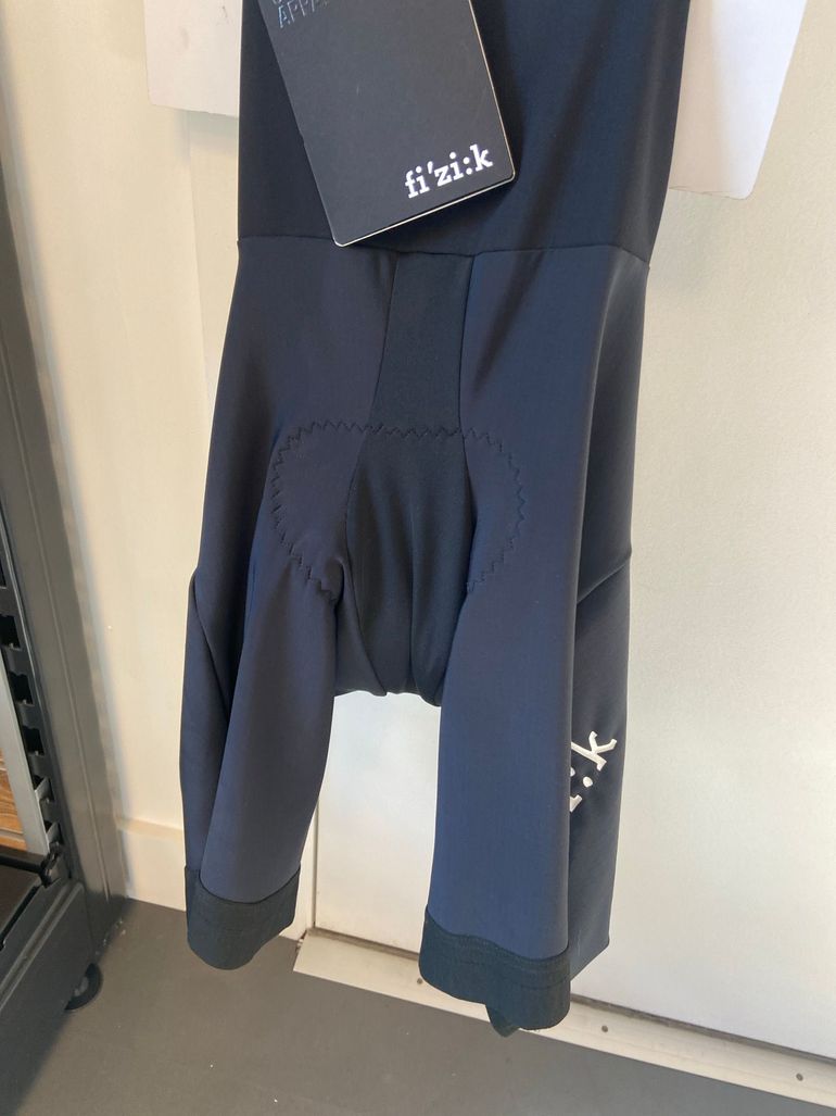 Used Fizik link R3 chameleon 2024 bike — image 2 of 2