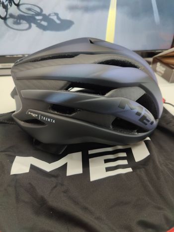 Tweedehands MET Trenta 3K Carbon Mips 2025 Cycling Accessories