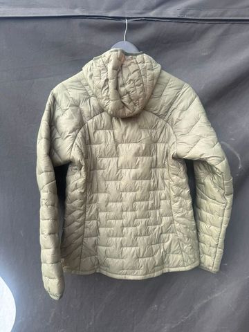 Brugt Patagonia W's Micro puff hody 2024 bike — billede 2 af 3