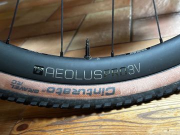 Used Bontrager aeolus 3v pro 2025 bike — image 1 of 4