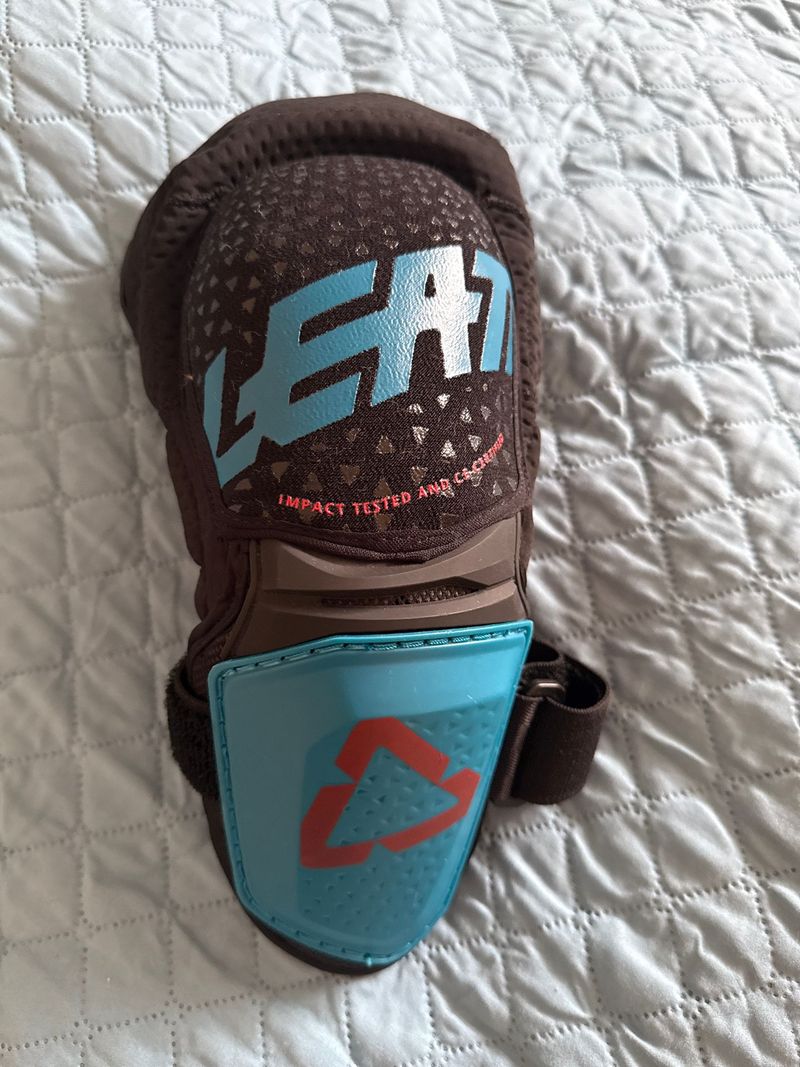 Używany Leatt Knee Guard 3DF Hybrid Fuel/Black 2023 Skate / Scooter