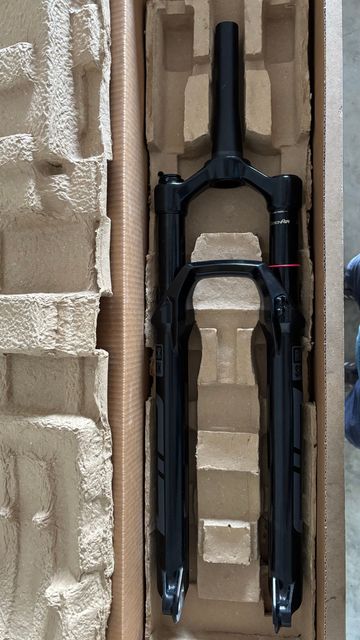 RockShox Fork 2025 bike usato — immagine 4 di 4