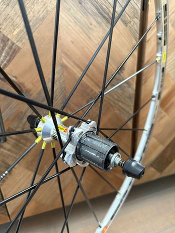 Used Mavic R-SYS SSC rim 1350 Gram / Carbon Wheels/28 Shimano Freehub 8-11 Speed 2012 bike — image 7 of 10