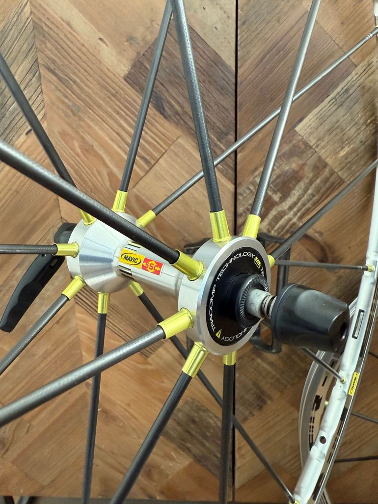Used Mavic R-SYS SSC rim 1350 Gram / Carbon Wheels/28 Shimano Freehub 8-11 Speed 2012 bike — image 5 of 10