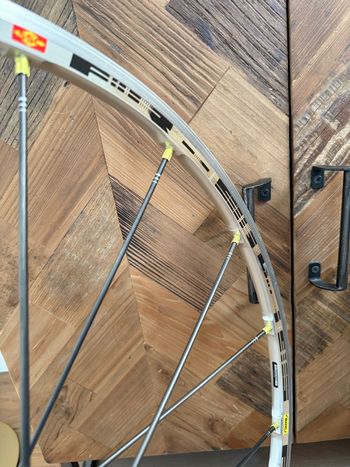 Used Mavic R-SYS SSC rim 1350 Gram / Carbon Wheels/28 Shimano Freehub 8-11 Speed 2012 bike — image 6 of 10