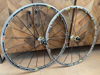 Used Mavic R-SYS SSC rim 1350 Gram / Carbon Wheels/28 Shimano Freehub 8-11 Speed 2012 bike — image 10 of 10
