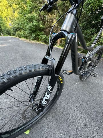 Tweedehands Fox 36 rythme 2022 bike — afbeelding 1 van 2