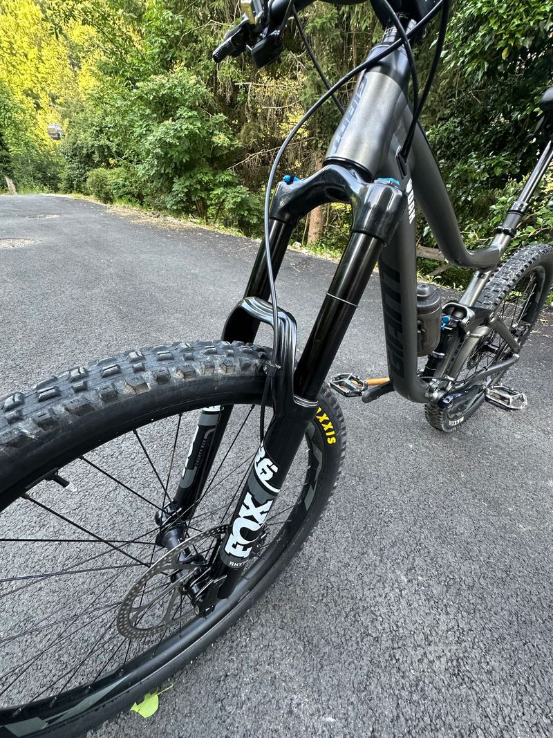 Tweedehands Fox 36 rythme 2022 bike — afbeelding 1 van 2