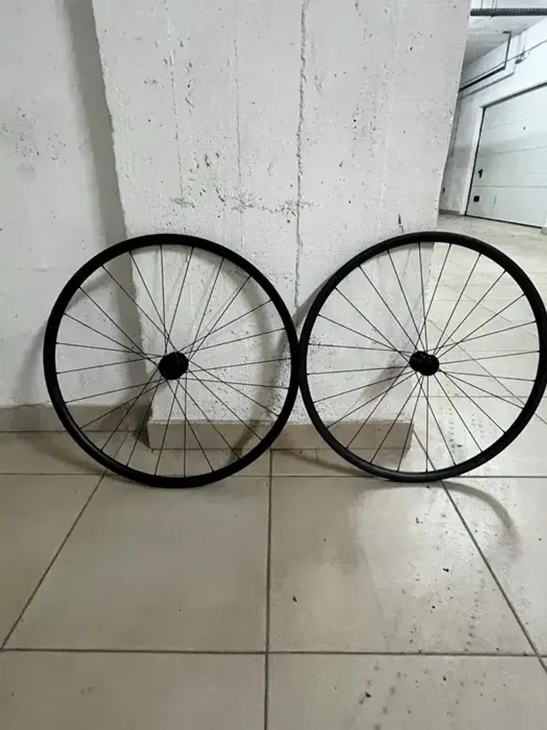 Used Dt Swiss R470 2025 bike — image 3 of 3