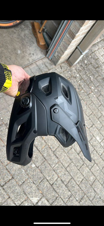 Used MET parasut 2022 bike — image 3 of 6